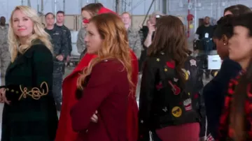La Banane Patch porté par Beca Mitchell (Anna Kendrick), comme vu dans la Hauteur Parfaite 3
