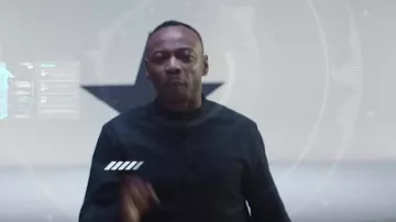 La camisa negra con cuello mao usada por MC Solaar en el clip Sonotone