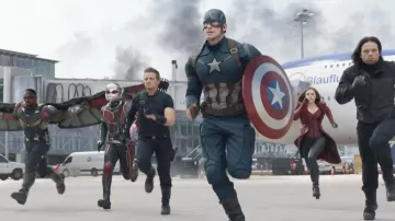 The mask and shield of Captain America / Steve Rogers (Chris Evans) in Captain America : Civil War