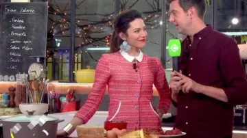 El vestido jacquard rojo de Eleonora Galasso en Cà vous del 07/12/2017