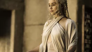 The dress cross-Daenerys Tragaryen (Emilia Clarke) in ' Game of Thrones S05E01