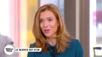 El vestido azul pato de Véronique Mounier en William al mediodía del 08/12/2017