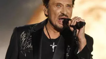 Le Pendentif Guitariste Sur La Croix Des Ateliers D Or Et D Argent De Johnny Halliday Dans La Video Regarde Nous Johnny Hallyday 2014 Spotern