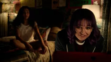 The black t-shirt, Forever 21 of Gert Yorkes (Ariela Barer) in Marvel's Runaways S01E04
