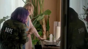 The pin's World Famous Original "No Friends" by Gert Yorkes (Ariela Barer) in Marvel's Runaways S01E04