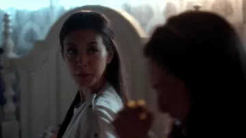 The sweater AllSaints Tina Minoru (Brittany Ishibashi) in Marvel's Runaways S01E04