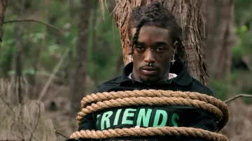 La veste en jean noire VLONE FRIENDS de Lil' Uzi Vert dans le clip de The Way Life Goes (Remix) (feat. Nicki Minaj)