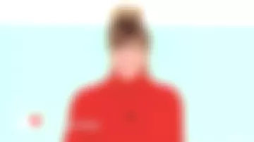 Suéter rojo de cuello de tortuga de Daphne Burki en Je t'aime etc del 11/12/2017
