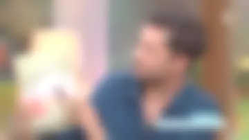 Le livre Une maison dans les buissons de Akiko Miyakoshi et Nadia Porcar conseillé dans La maison des maternelles du 11/12/2017