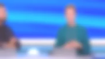 La robe bleue vert de Sidonie Bonnec dans Tout le monde à son mot à dire du 11/12/2017