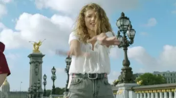 The belt embroidered flowers of Lou in the clip Miraculous