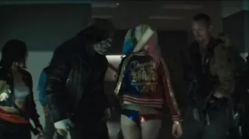 La chaqueta de Harley Quinn (Margot Robbie) en la película Escuadrón Suicida