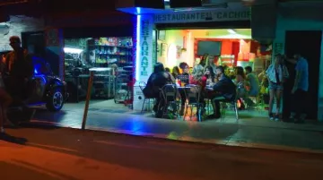 Restaurante El Cachorro de Medellín, Colombia en el clip Hola by Flo Rida feat Maluma