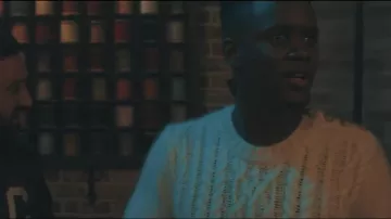 Le pull torsadé de Black M dans le clip Tout ce qu'il faut