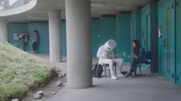 Sneakers converse black all star in the clip Blocks of Marshmello