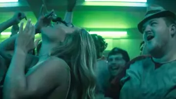 The Hand Spinner black in the clip Find me Marshmello