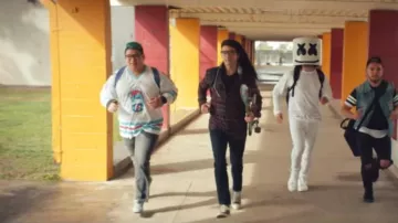 Les sneakers Converse dans le clip Moving on de Marshmello