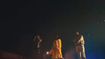 The dress ' Cold Shoulder Alberta Ferretti of Rihanna in the clip Wild Thoughts DJ Khaled | Spotern The dress ' Cold Shoulder Alberta Ferretti of Rihanna in the clip Wild Thoughts DJ Khaled | Spotern