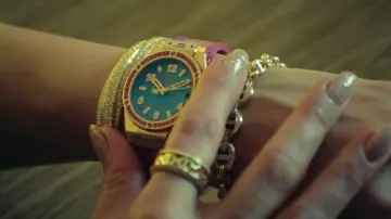 Watch violet of Jennifer Lopez in the movie clip Neither you nor yo
