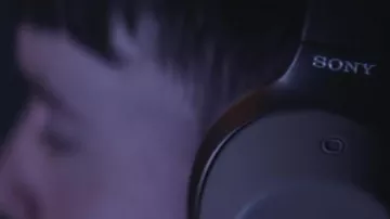 The headphones Sony WH-1000XM2N in the clip Silence-of-Marshmello
