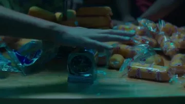 The stopwatch vintage Dorson in the clip Find Me Marshmello