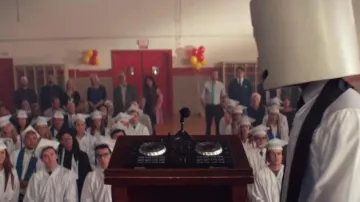 The mixer Pioneer DJ DDJ SB2 in the clip Moving On from Marshmello