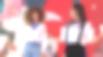 Los pantalones de correa de terciopelo de Janane Boudili en Je t'aime etc del 13/12/2017
