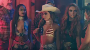 The top triangle american flag Jade Thirlwall in the clip No more, sad song of Little mix