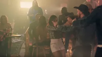 The white skirt of Jade Thirlwall in the clip No more, sad song of Little mix