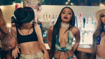 The top in faded denim Leigh-Anne Pinnock in No more sad song of Little Mix