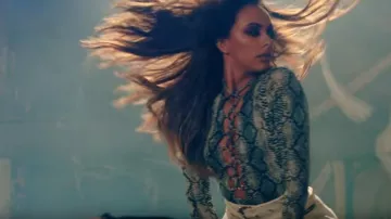 The body snake print Jade Thirlwall in the clip No more sad songs of Little mix