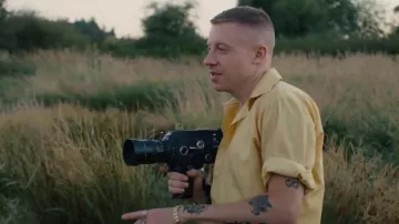 The camera Nikon super 8 Mackemore in the music video Good old days