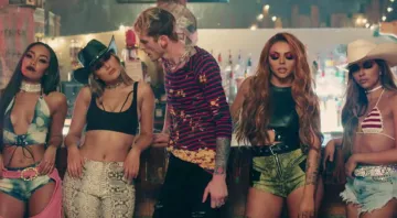 The t shirt striped in the clip no more sad songs of little Luke