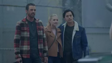 Le blouson en jean Levis de Jughead Jones (Cole Sprouse) dans Riverdale S02E08