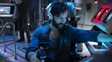 The headset audio of Alex Kamal (Cas Anvar) in The Expand S01E01