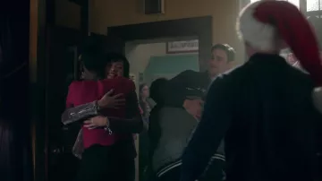Le pull de Josie McCoy (Ashleigh Murray) dans Riverdale S02E09