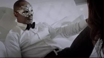 El cinturón hermes de Brian McKnight en el video musical I want U