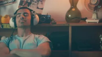 The headphone audio in the clip Kissing Strangers in DNCE