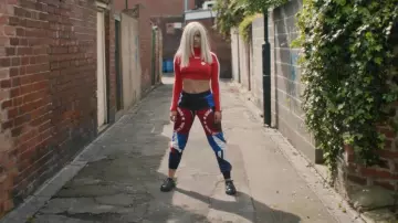 Le pantalon de la collection automne-hiver 2017 de Ksenia Schnaider dans le clip Back To You de Louis Tomlinson