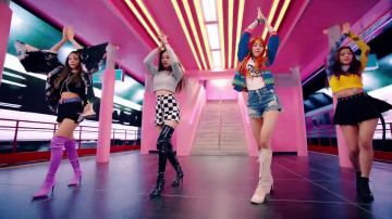 The purple belt Gucci buckle wolf in the clip As If It's Your Last BLACKPINK