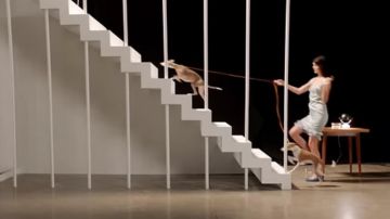 El vestido azul de Kendall Jenner en el video musical Encantado de Fergie