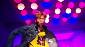 Le t-shirt jaune Gucci dans le clip DNA de BTS