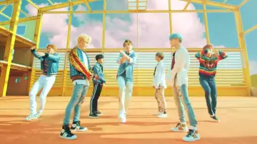 Le jogging Adidas noir dans le clip DNA de BTS