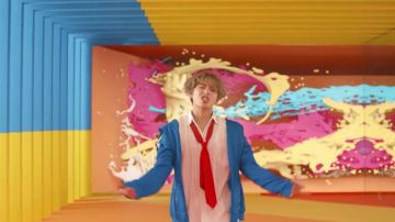 Tie Gucci with panthers embroidered in the clip DNA of BTS