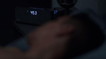 The clock radio iHome in the clip, Save it till morning Fergie