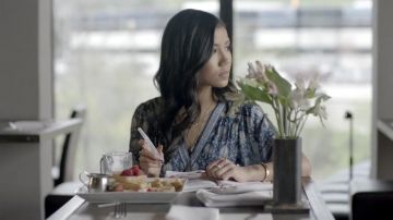 La pulsera Cartier de Jhené Aiko en su videoclip While we're young