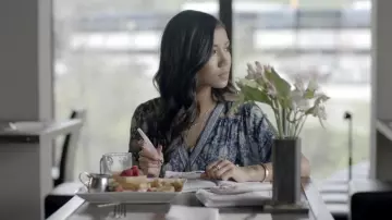 The bracelet Cartier of Jhené Aiko in her video clip While we're young