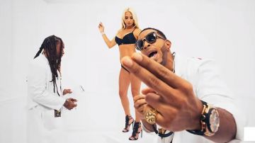 Les sandales à talons noires dans le clip Vitamin D de Ludacris