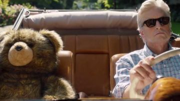 Las gafas de sol Moscot de Oren Little (Michael Douglas) en Así va la vida