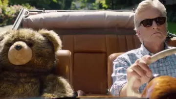 Les lunettes de soleil Moscot de Oren Little (Michael Douglas) dans Ainsi va la vie